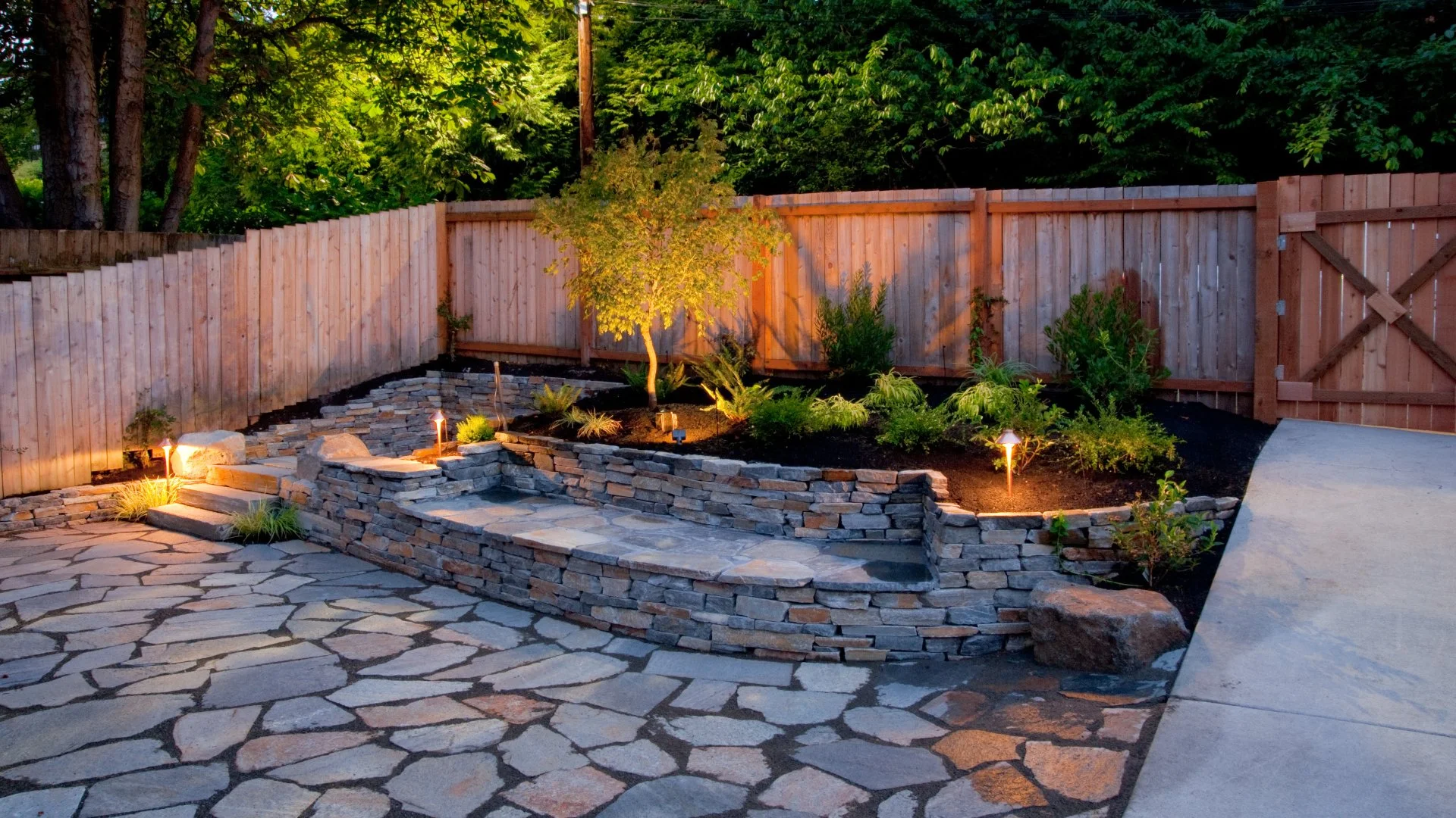 How LED Bulbs Are Superior to Incandescent Bulbs for Landscape Lighting